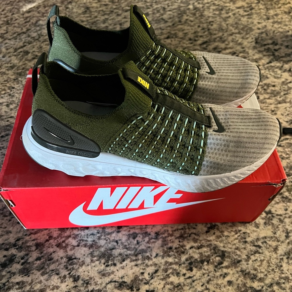 Nike Phantom size 9. Only worn a few times.